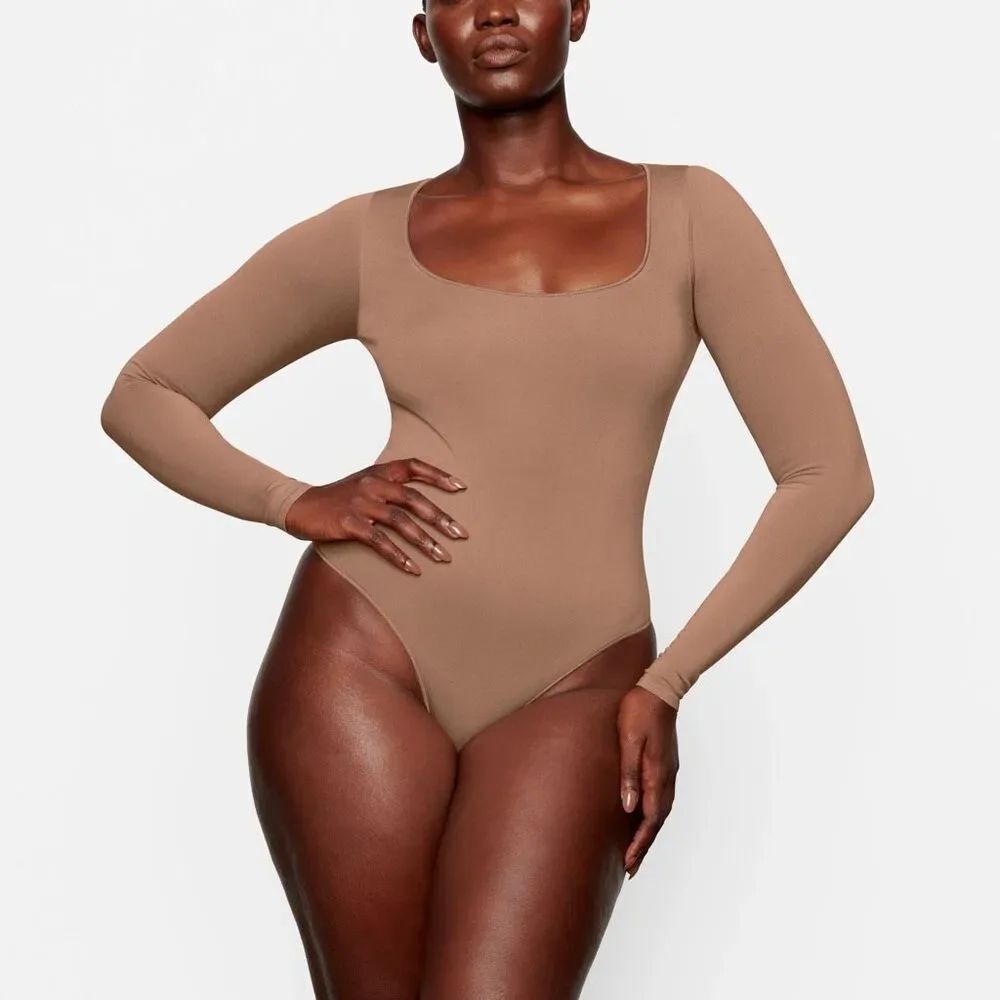 ✨Skims Essential Long Sleeve Scoop Neck Tan Sz S/M Bodysuit✨